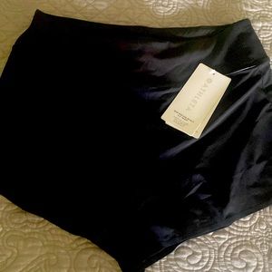 Athleta run with it 2.5” high rise NEW